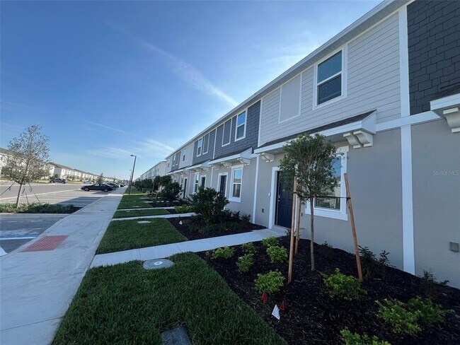 Building Photo - 2961 Skyline Lp