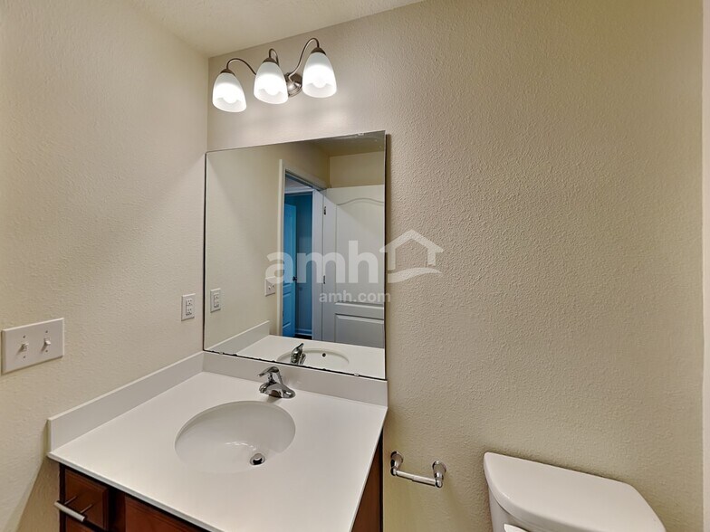 Building Photo - 40 N Hamilton Springs Rd