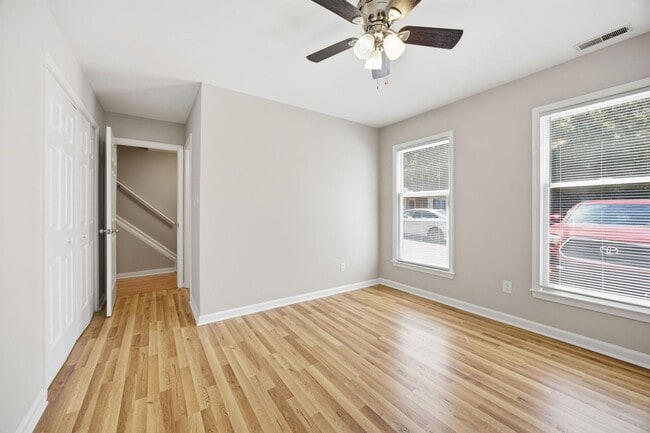 Building Photo - Beautiful Durham 3 Bed Townhome | Minutes from RTP & Southpoint