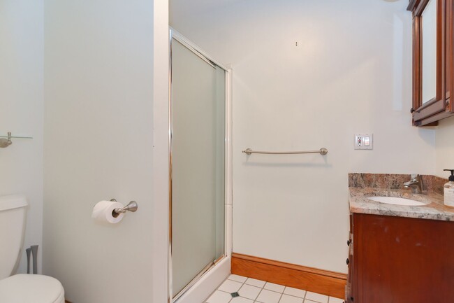 Building Photo - HOT CAMBRIDGE LISTING!!!!!