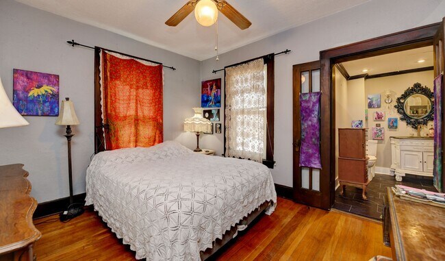 Building Photo - Charming 2-Bedroom Duplex in Franklin Park