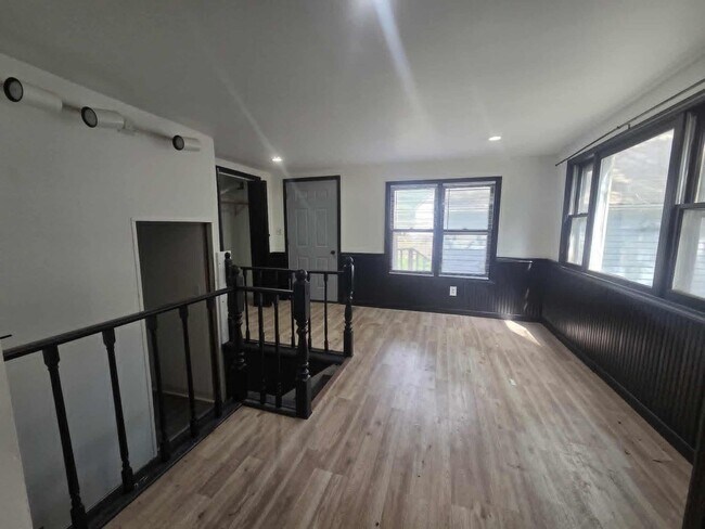 Building Photo - Charming Corner lot for rent!