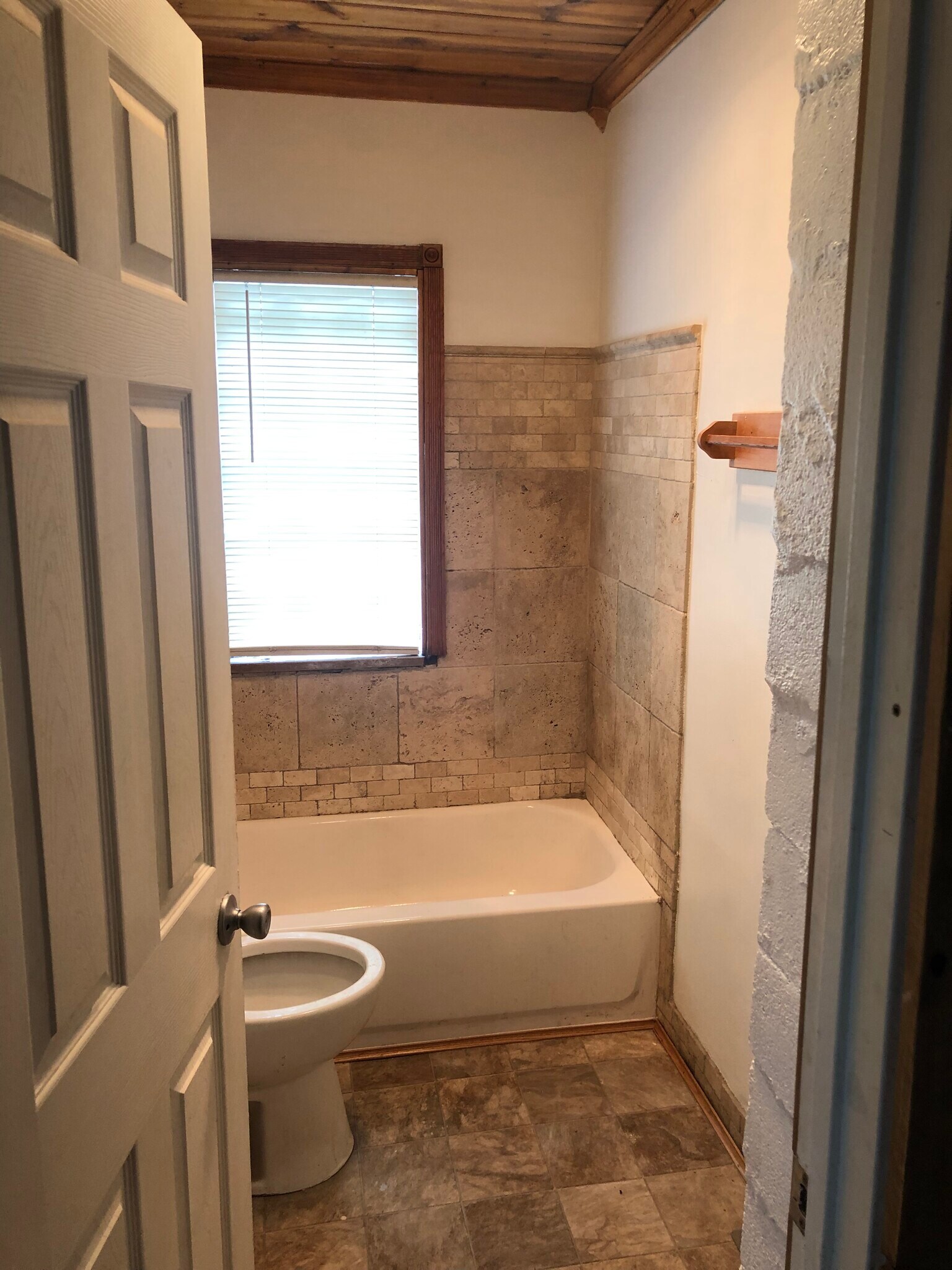 Bathroom - 14607 Hoyne Ave