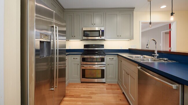 Building Photo - For Rent: 3BR, 2BA home in Inglewood (Please do not apply without speaking with us first.)