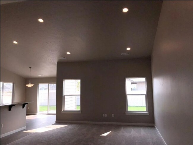 Building Photo - 5683 E Upminster St