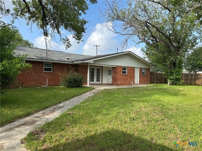 Building Photo - 1302 Canary Ln