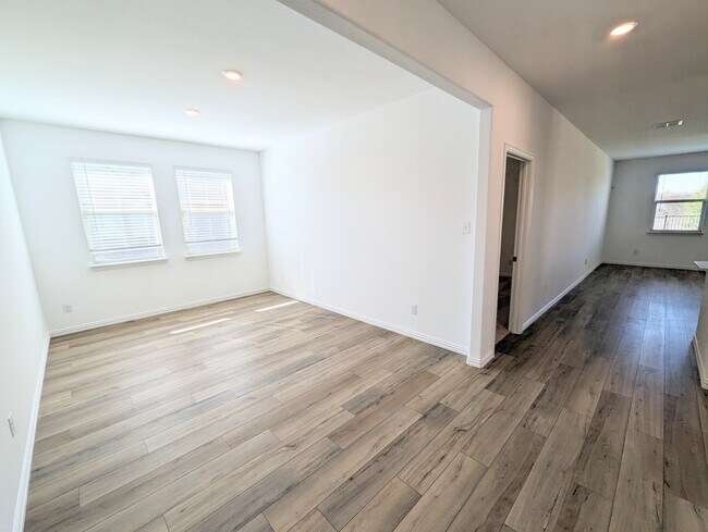 Building Photo - 14821 Lone Rock Lane