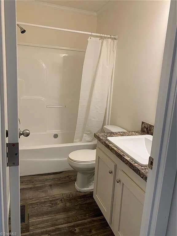 Building Photo - 3735 Oakwood Dr