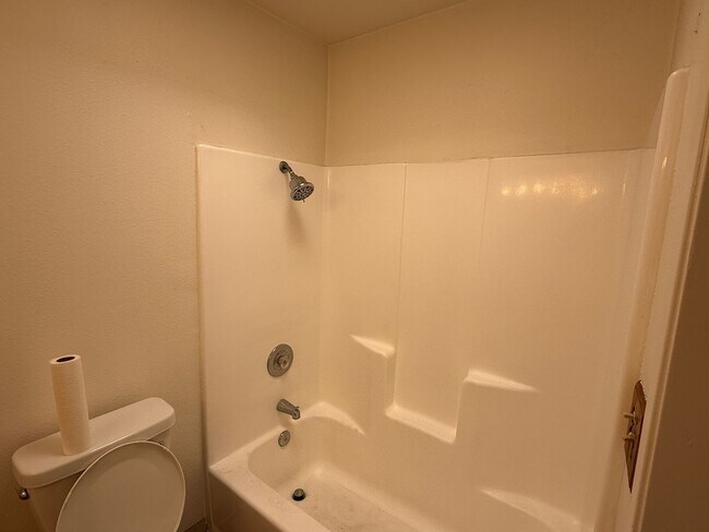 Building Photo - Bright 2 Bedroom Condo with Fireplace, Washer/Dryer, and 1/2 a mile to USD