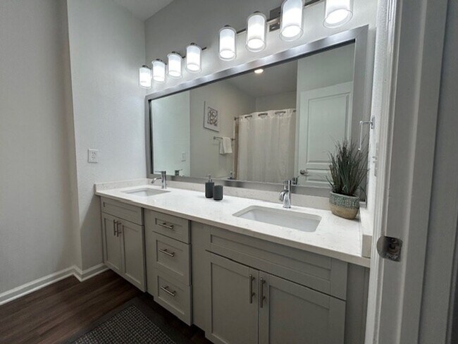 Building Photo - 706 Nottaway Ln