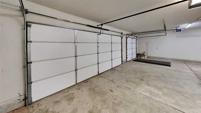 Building Photo - 1590 Deerwood Tr