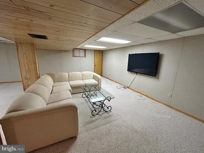 Building Photo - 548 Nottingham Dr