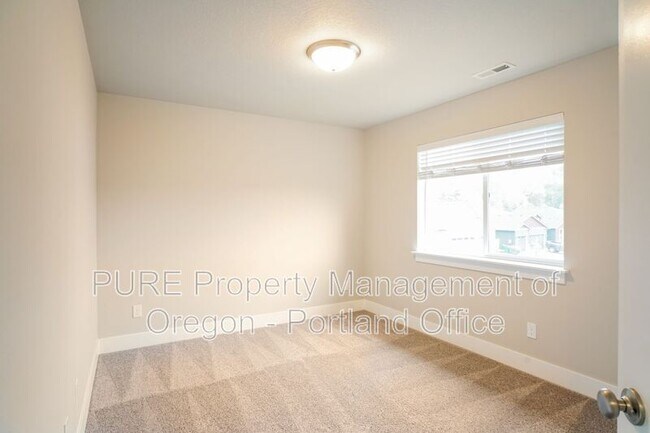 Building Photo - 1788 NE Gilbert Ln