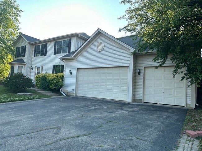 Building Photo - 5490 Fox Path Ln