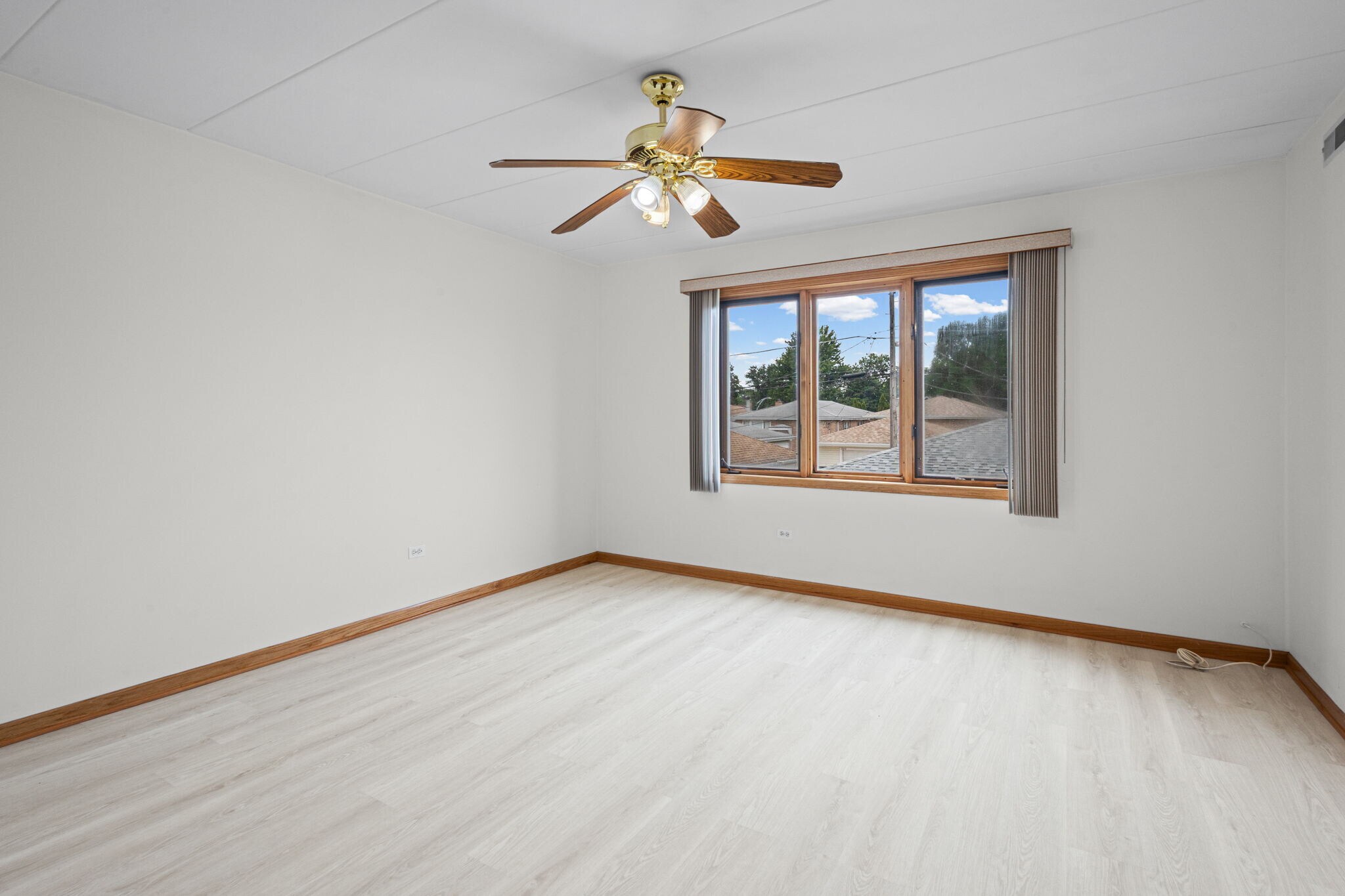 Primary bedroom - 5632 S Narragansett Ave