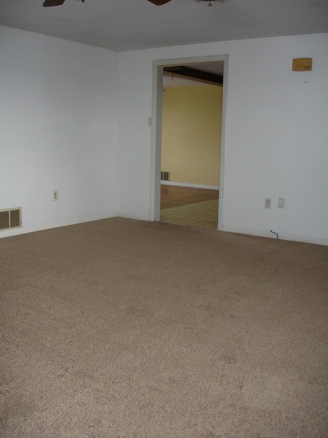 Building Photo - 2 br, 2 bath House - 1001 DEAVER ROAD