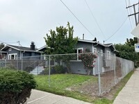 Building Photo - Charming corner lot with great natural light