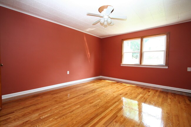 Building Photo - 548 Fremont Ave NW