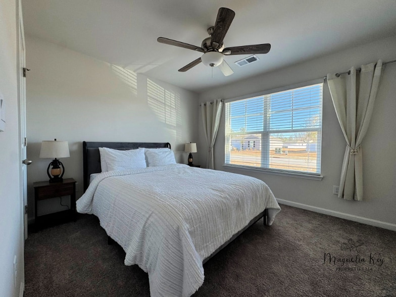 Building Photo - 514 Strawberry Fld Wy