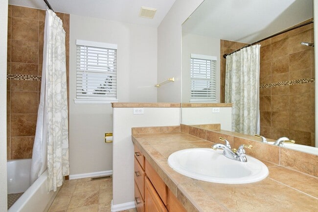 Building Photo - Spacious 2-Story with Mountain Views School District-20