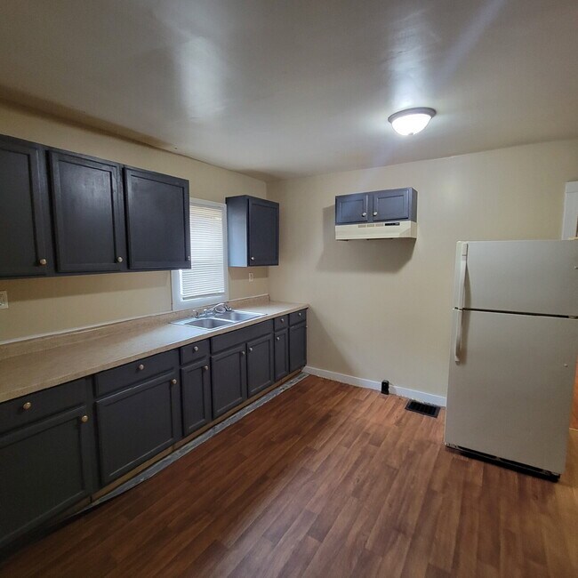 Building Photo - Southwest Indy 3BR/2BA House near Zoo! Massive Garage!