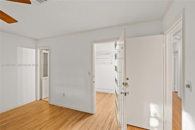 Building Photo - 736 Alhambra Cir