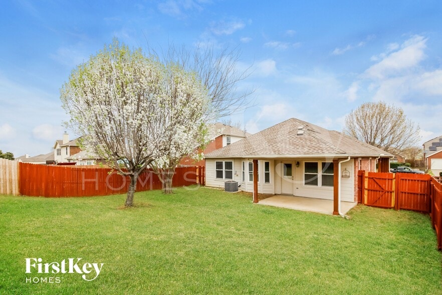 Building Photo - 8620 Wagon Trail