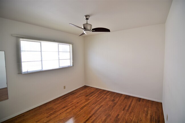 Building Photo - 1001 Hill St