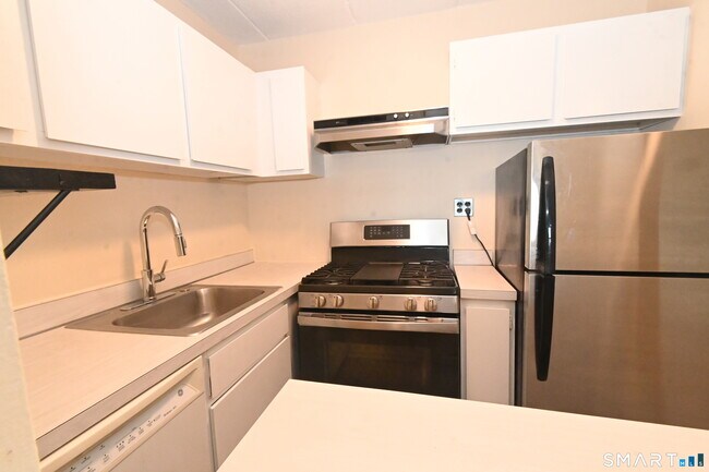 Building Photo - 27 Northill St