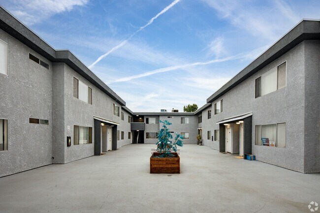 Building Photo - 6643 Haskell Ave