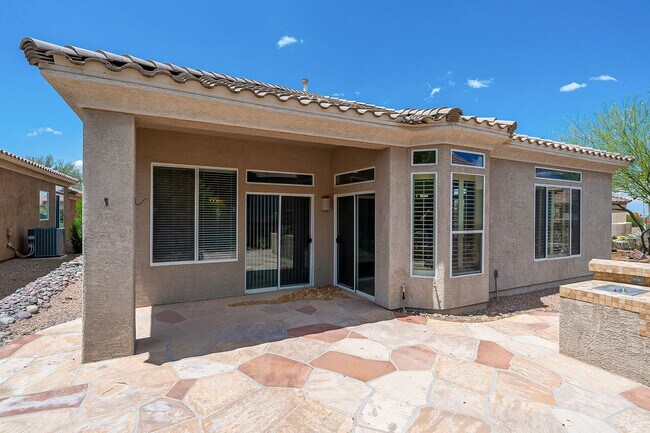 Building Photo - Gated Community!