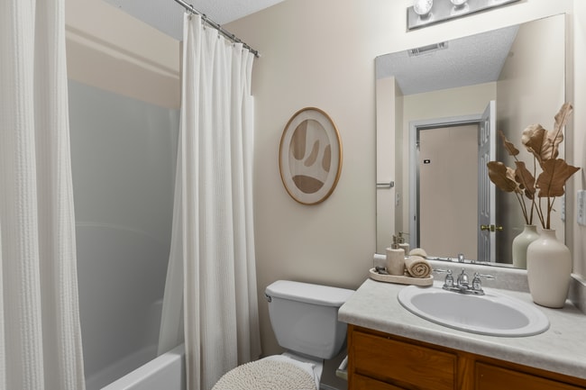 Building Photo - 6294 Hickory Ln Cir