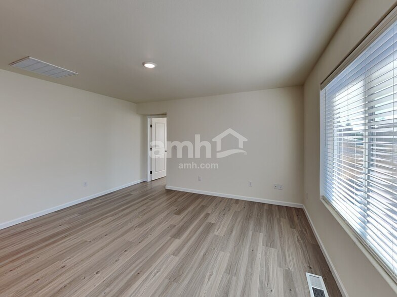 Building Photo - 1311 W 15th Ave