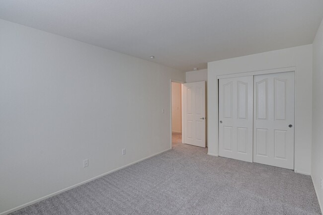 Building Photo - Charming 3-Bedroom Townhome in 89044 with Gated Porch, Walk-In Pantry & Spacious Primary Suite