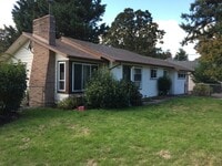 Building Photo - 3BR - 1,637 sq. ft. - Charming Farmhouse o...