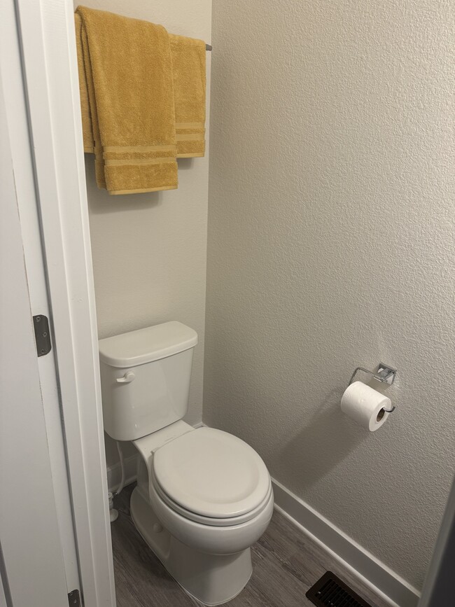 Building Photo - 140 Spring Grove Way