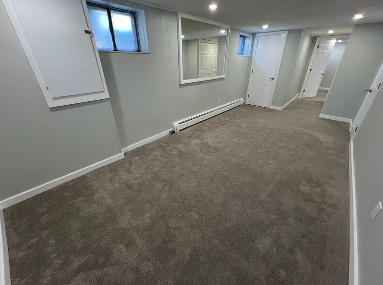 Building Photo - 27 Church St