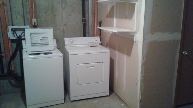 Building Photo - Available Now! "Charming 2-Bed Townhouse with Fireplace Oasis on South Trenton Street!"