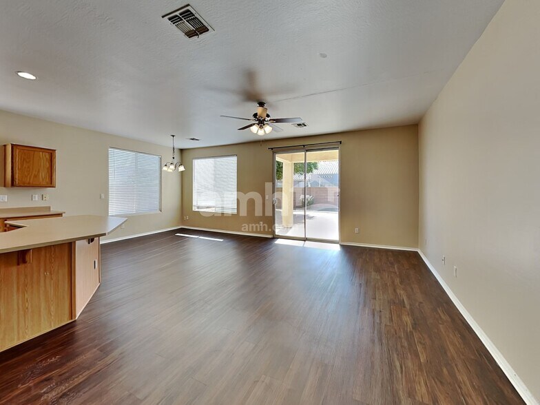 Building Photo - 7571 W State Ave