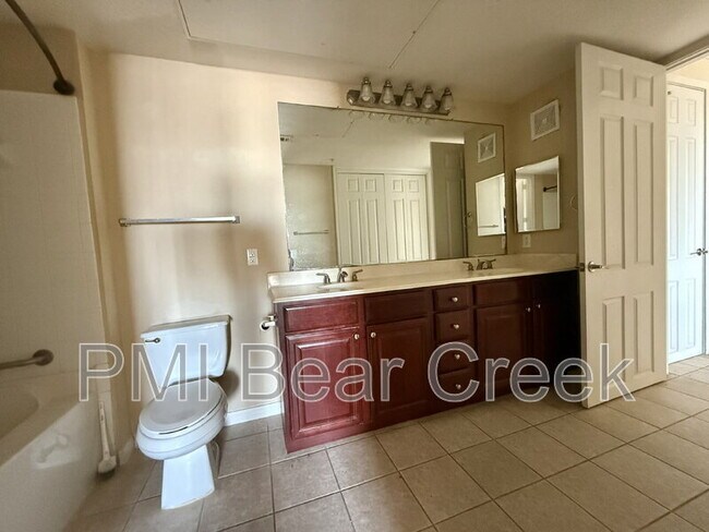 Building Photo - 7575 Kirby Dr