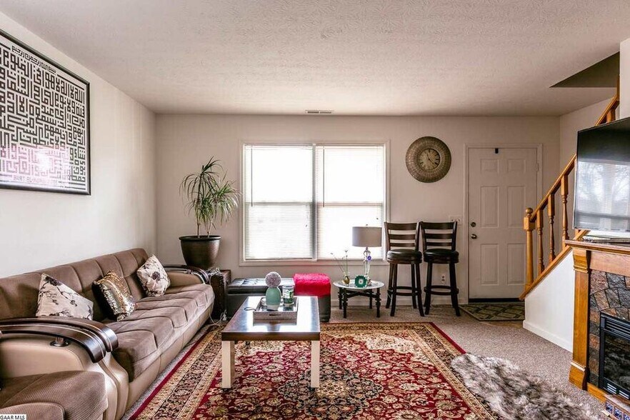 Building Photo - 1246 Goldfinch Dr