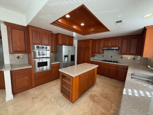 Building Photo - Over 3000 sq feet in Trabuco Canyon