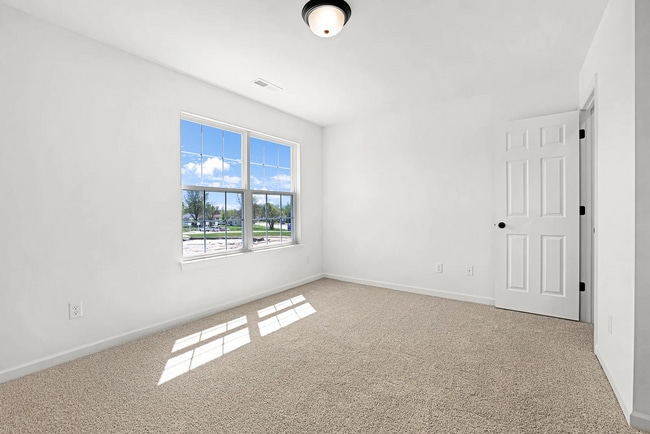 Building Photo - 43 Fairmount Grv Dr
