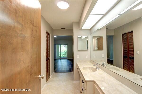 Building Photo - 433 Hawthorne Ct