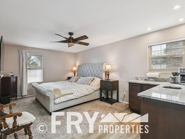 Building Photo - Spacious Five-Bedroom - Great For Entertaining