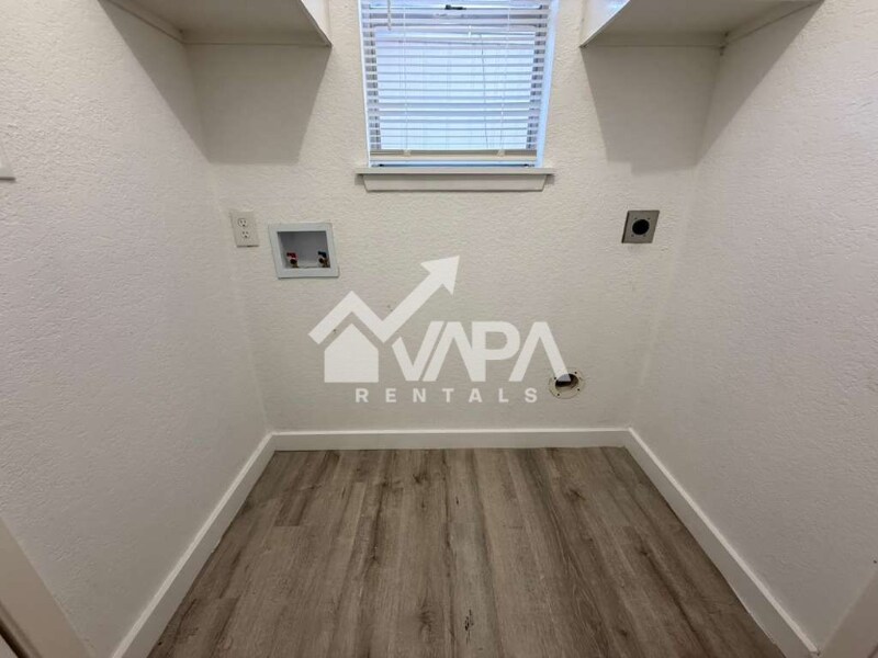 Building Photo - 6731 Cypress Lake Dr