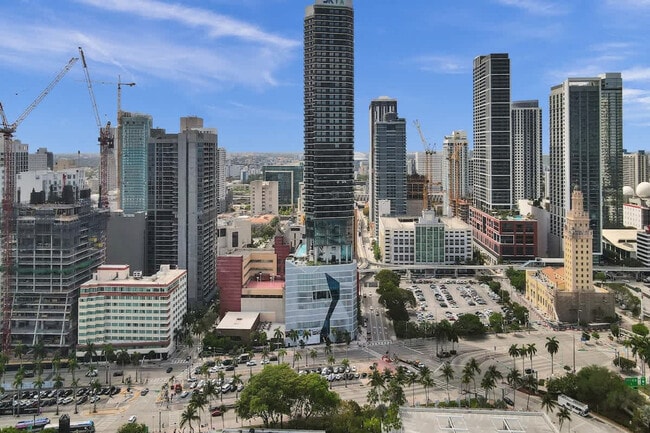 Building Photo - 398 NE 5th St