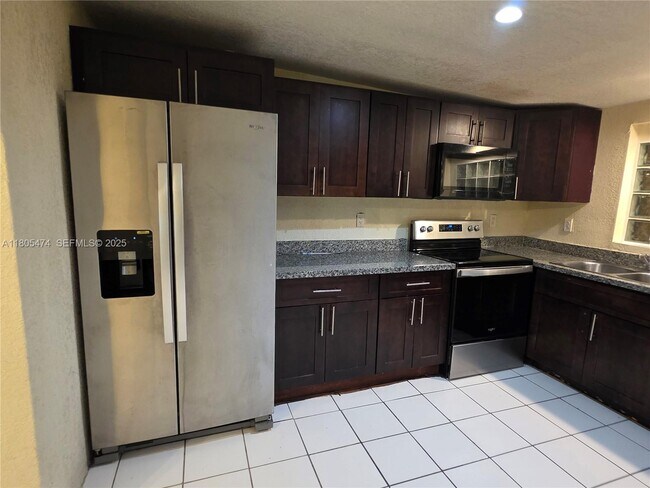 Building Photo - 820 Alabama Ave