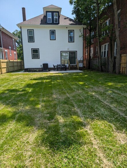 Spacious back yard - 1756 Oak St