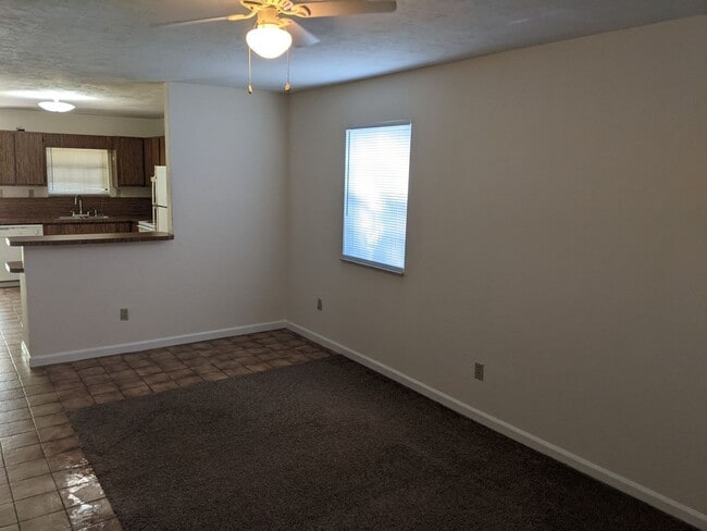 Building Photo - Two Bedroom Duplex In Canopy Oaks School Zone...Back on the Market!